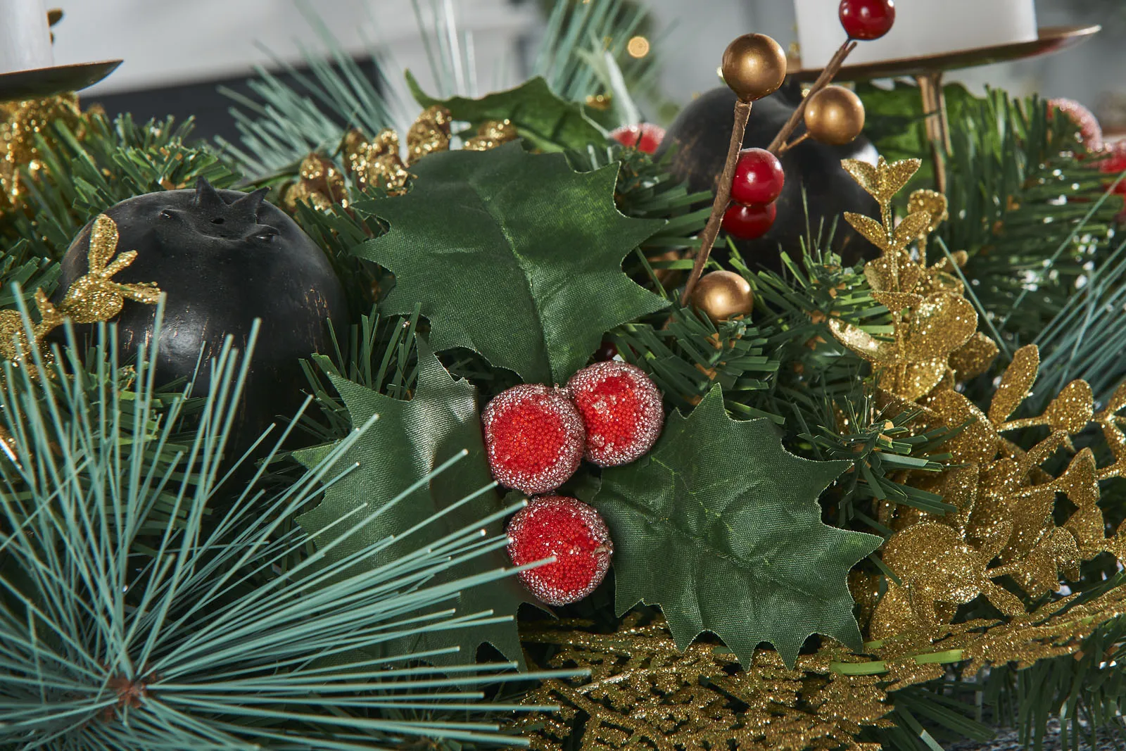 3 Pillar Decorated Garland Candle Holder, 76 cm