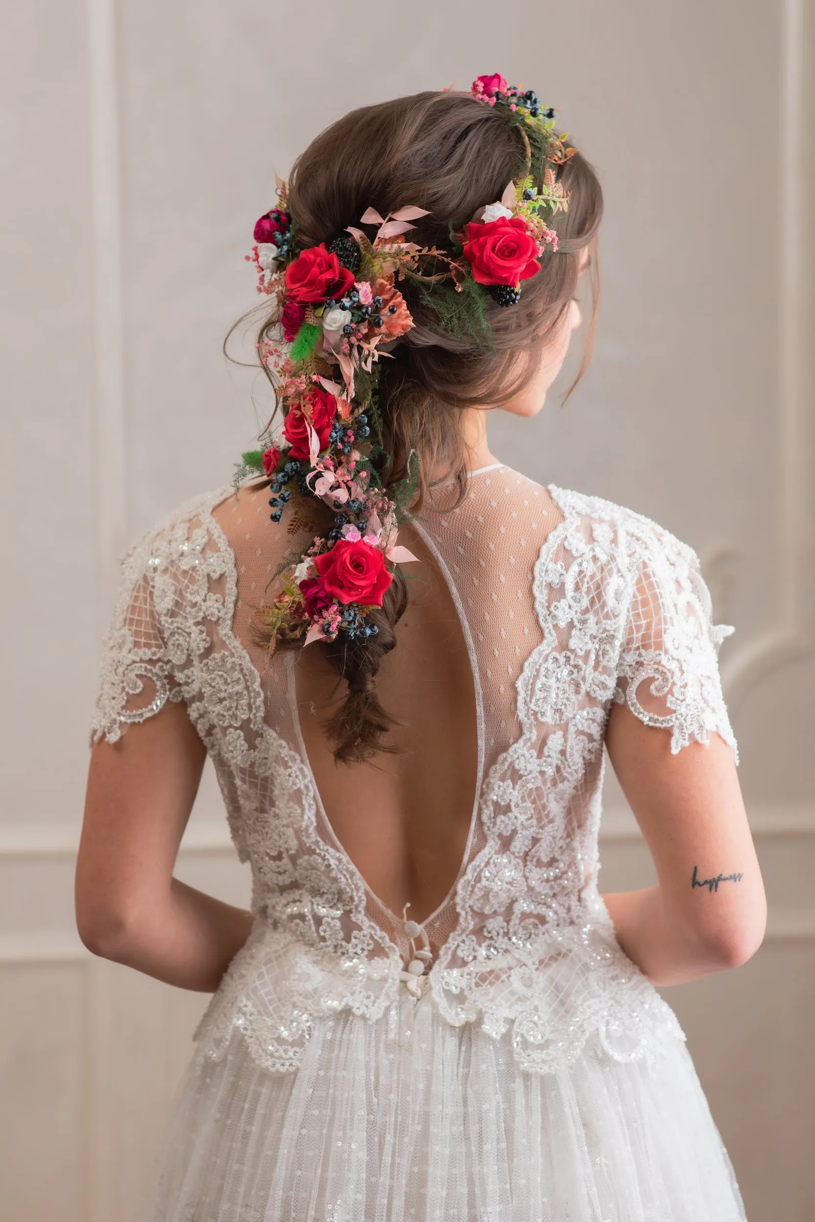 Bridal flower garland with red roses Wedding hair jewellery Magaela hair flowers Shapeable hair vine Long bendable garland with blueberries