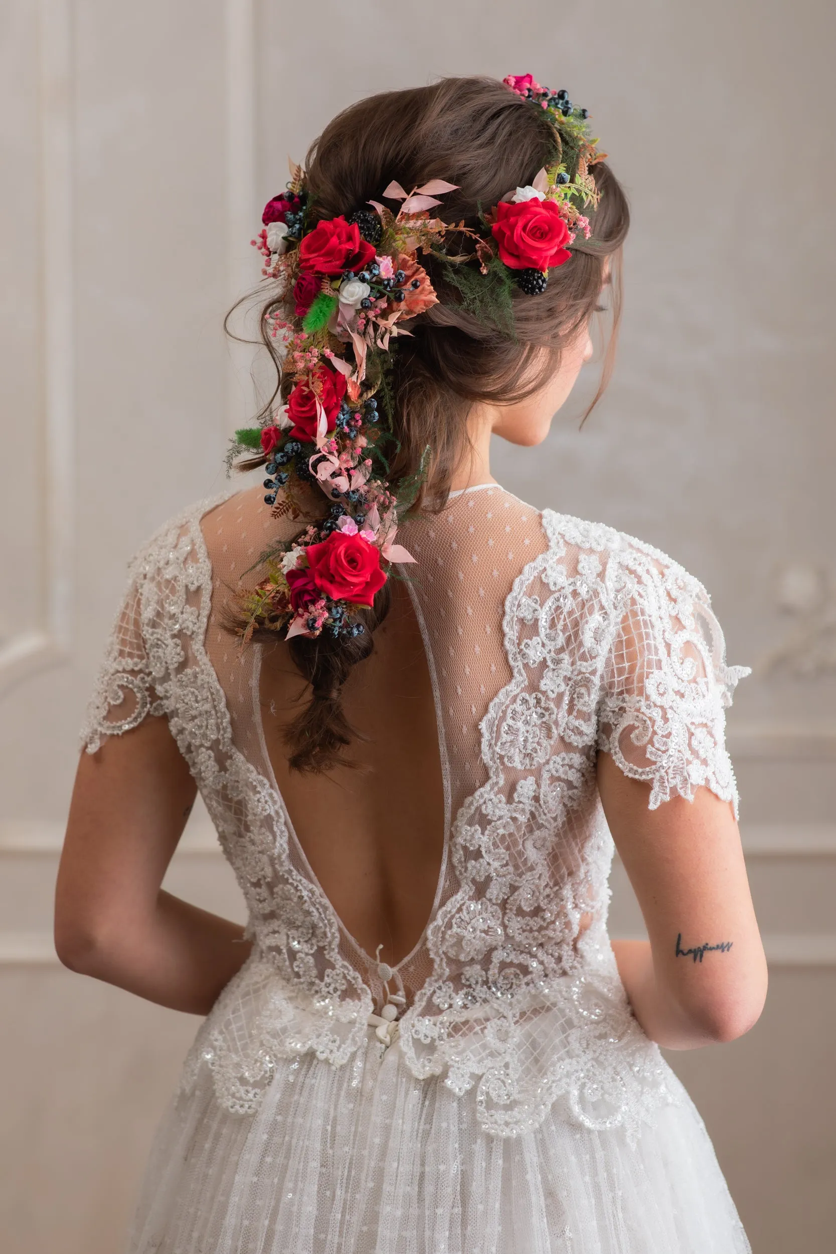 Bridal flower garland with red roses Wedding hair jewellery Magaela hair flowers Shapeable hair vine Long bendable garland with blueberries