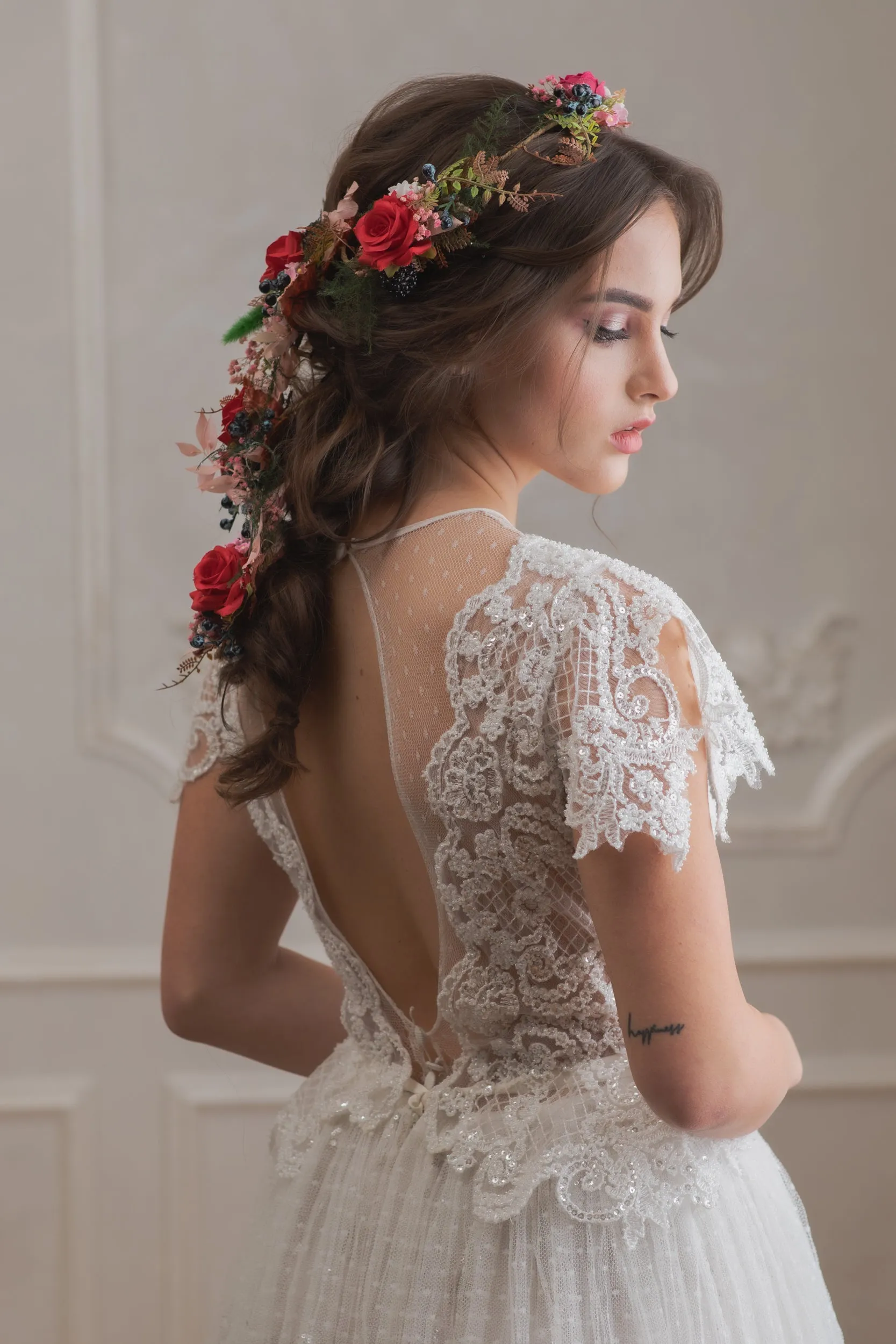 Bridal flower garland with red roses Wedding hair jewellery Magaela hair flowers Shapeable hair vine Long bendable garland with blueberries