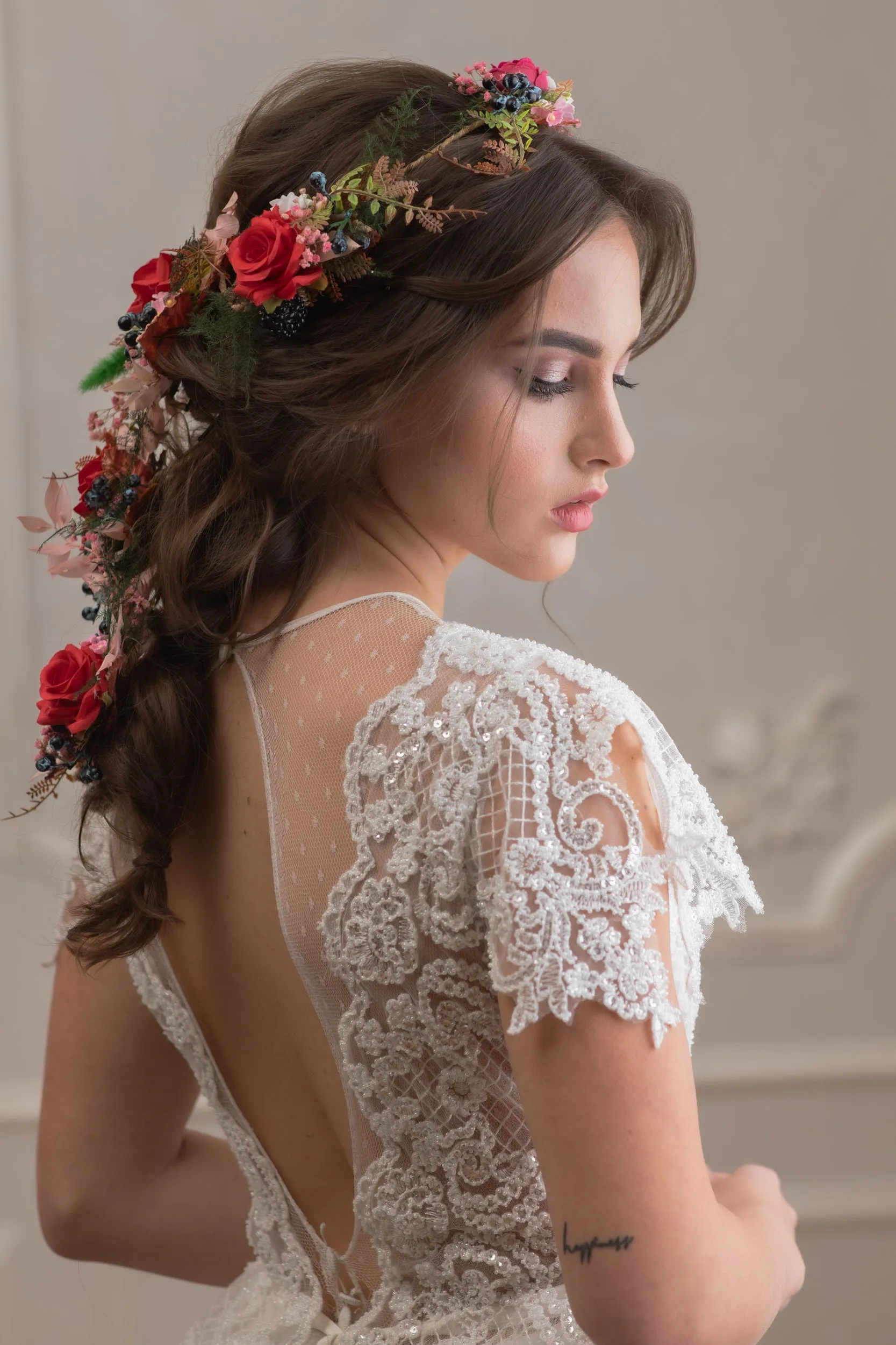 Bridal flower garland with red roses Wedding hair jewellery Magaela hair flowers Shapeable hair vine Long bendable garland with blueberries