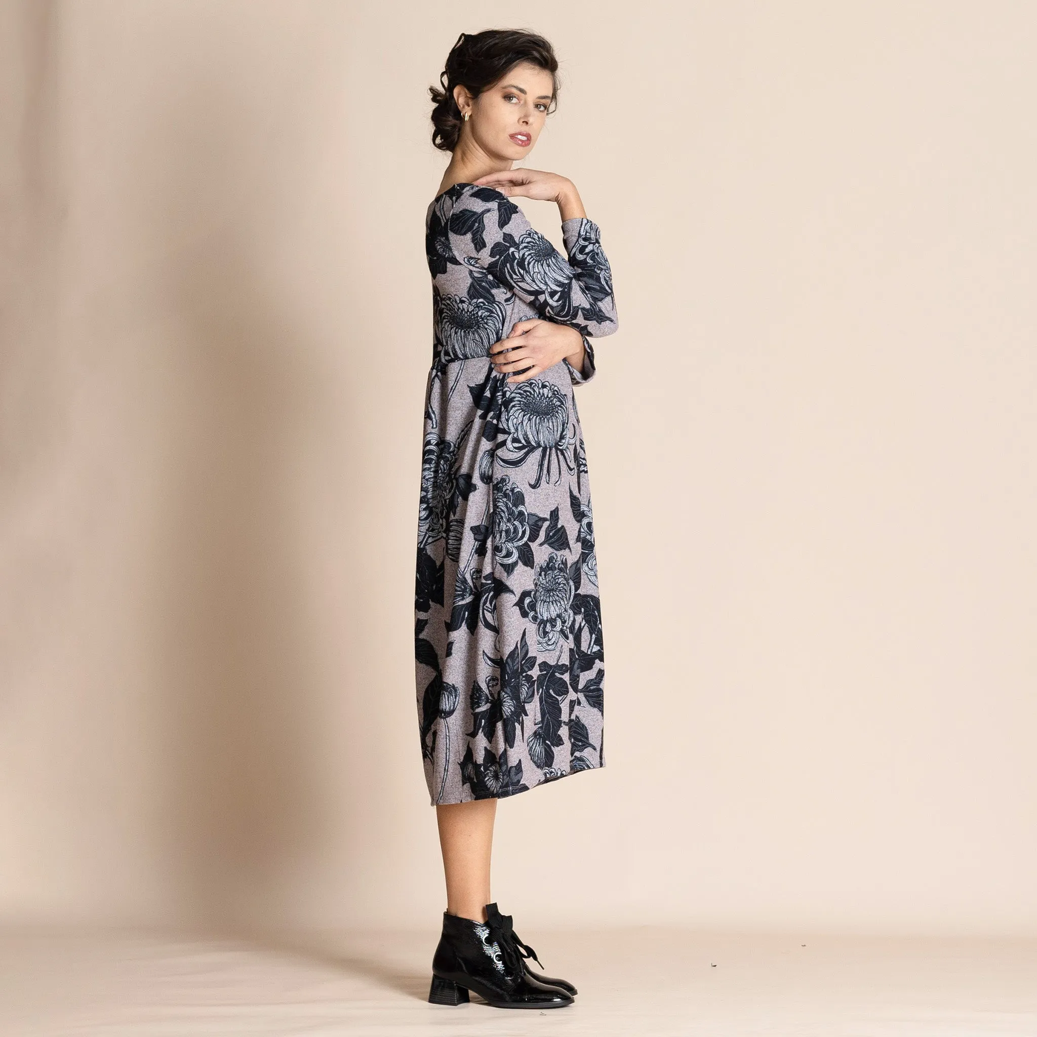 chrysanthemum knit romance dress