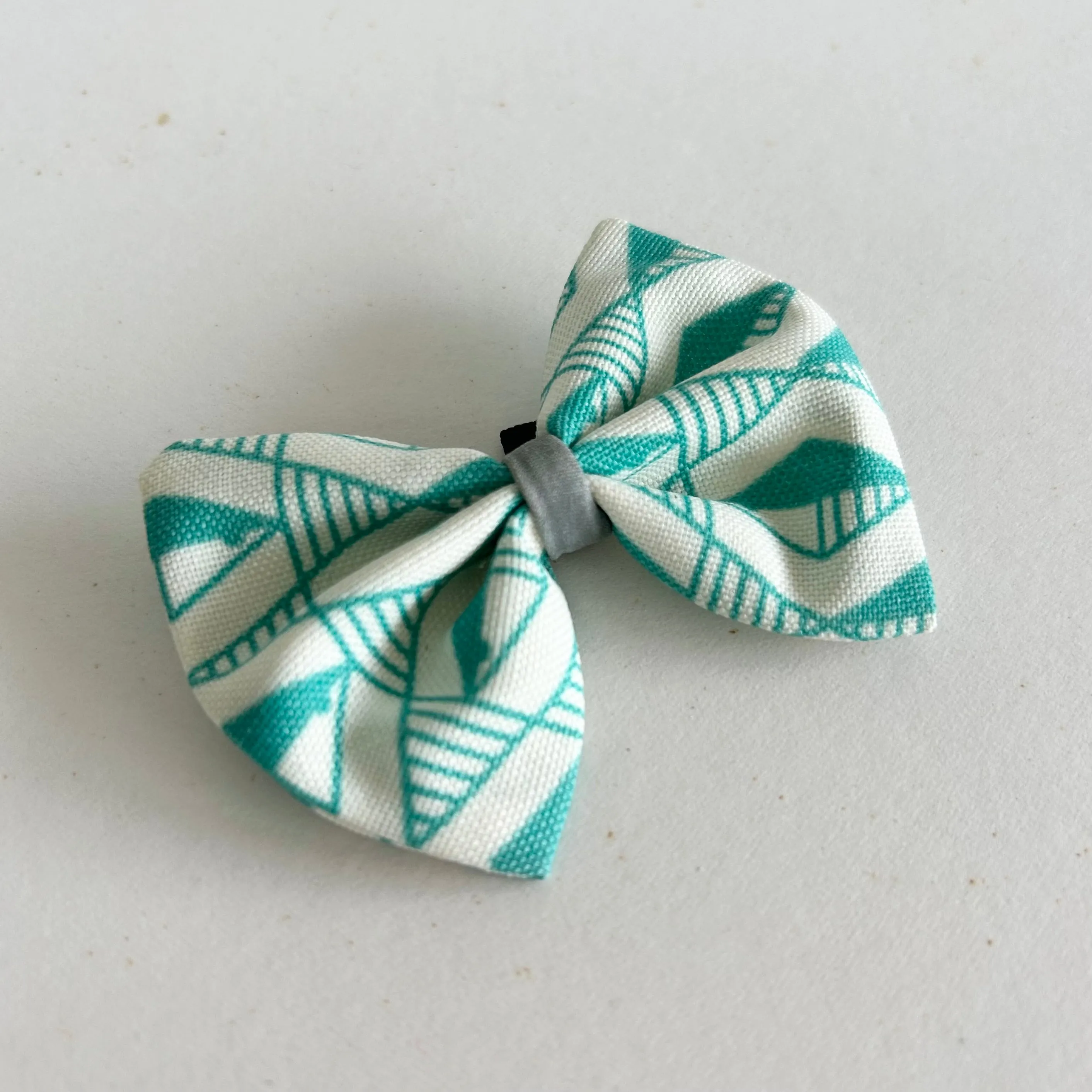 Hiro Wolf Dog Bow Tie: Geo Green
