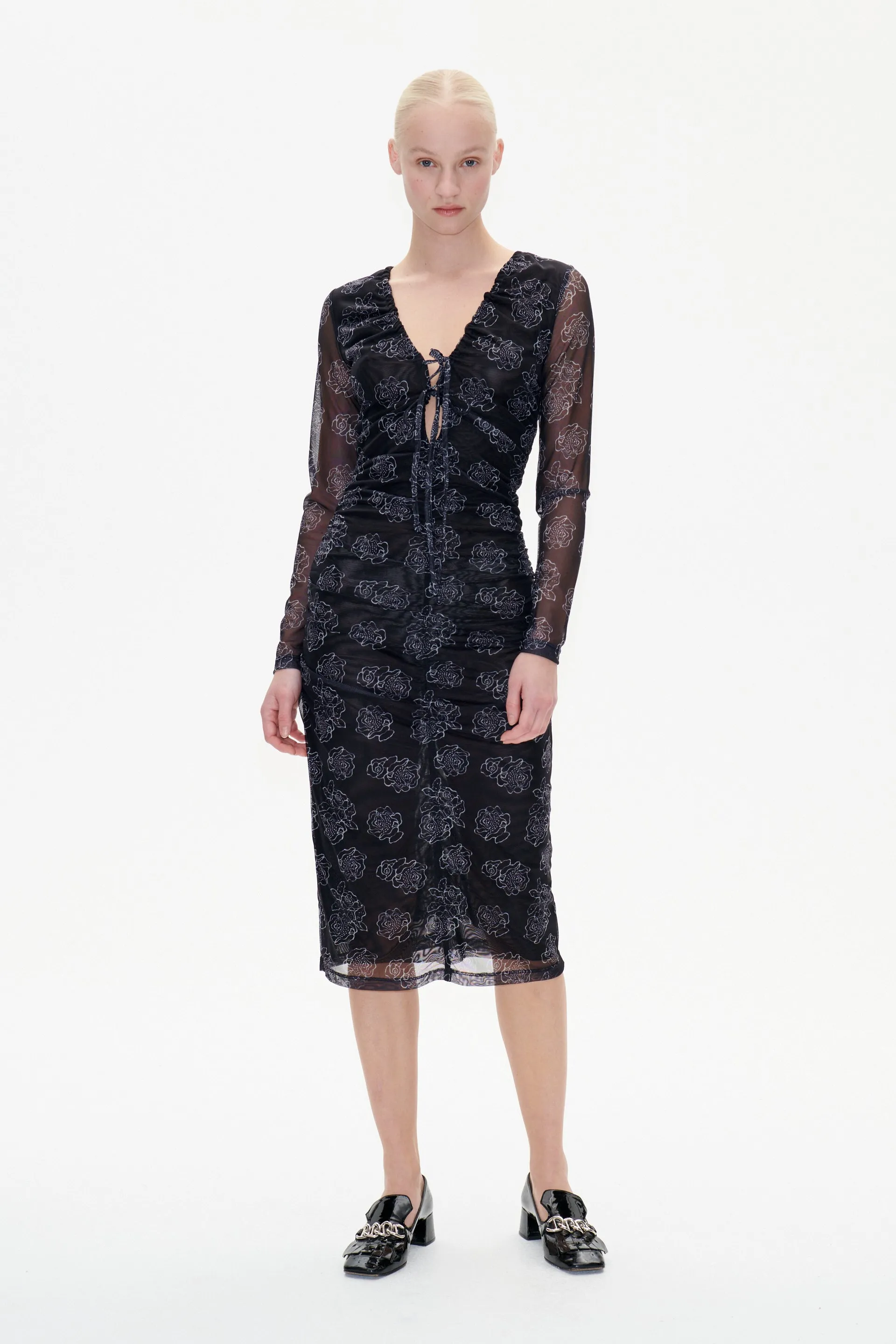 JEZELLE | Black Embroidery Flower