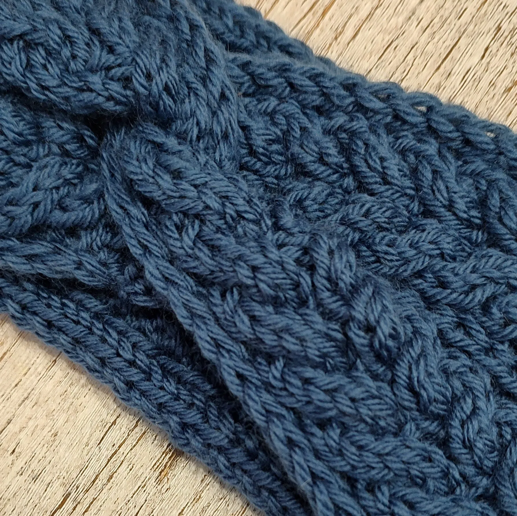 Chic Twisted Cable-Knit Headband - Perfect for Winter Styling