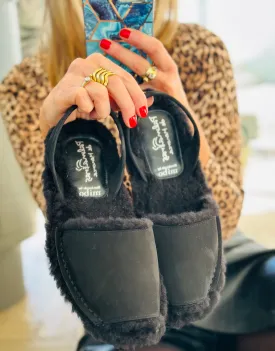 Sample Sale Black Suede Snug size 39