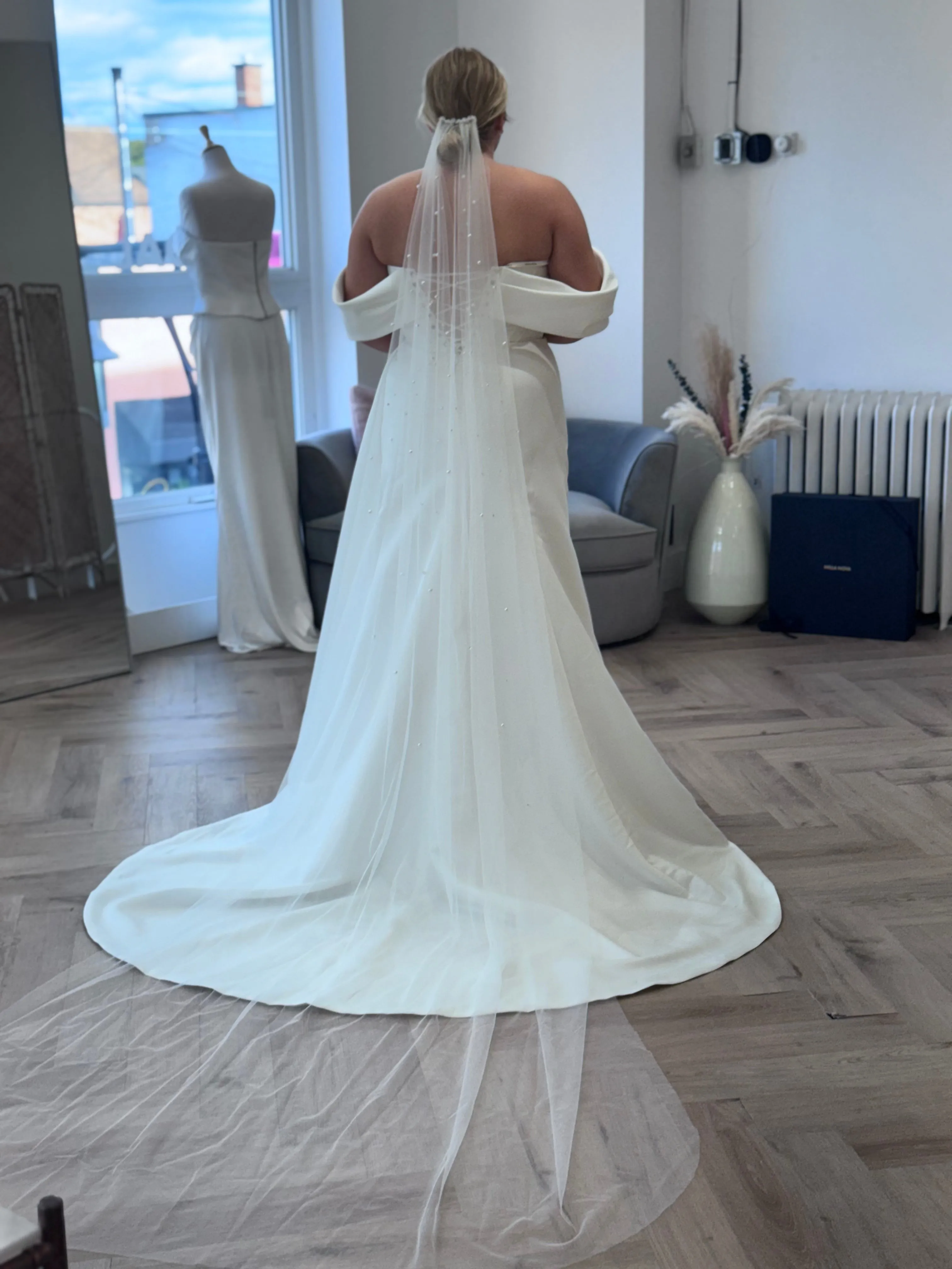 Scattered Pearl Veil | Ornaigh | Contact for pricing