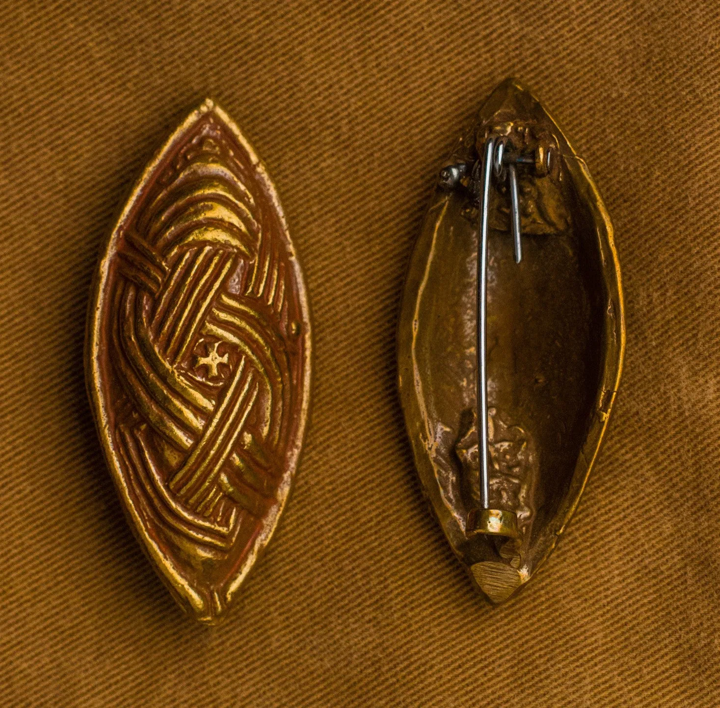 Turtle Brooch, small with lined design - Y-77