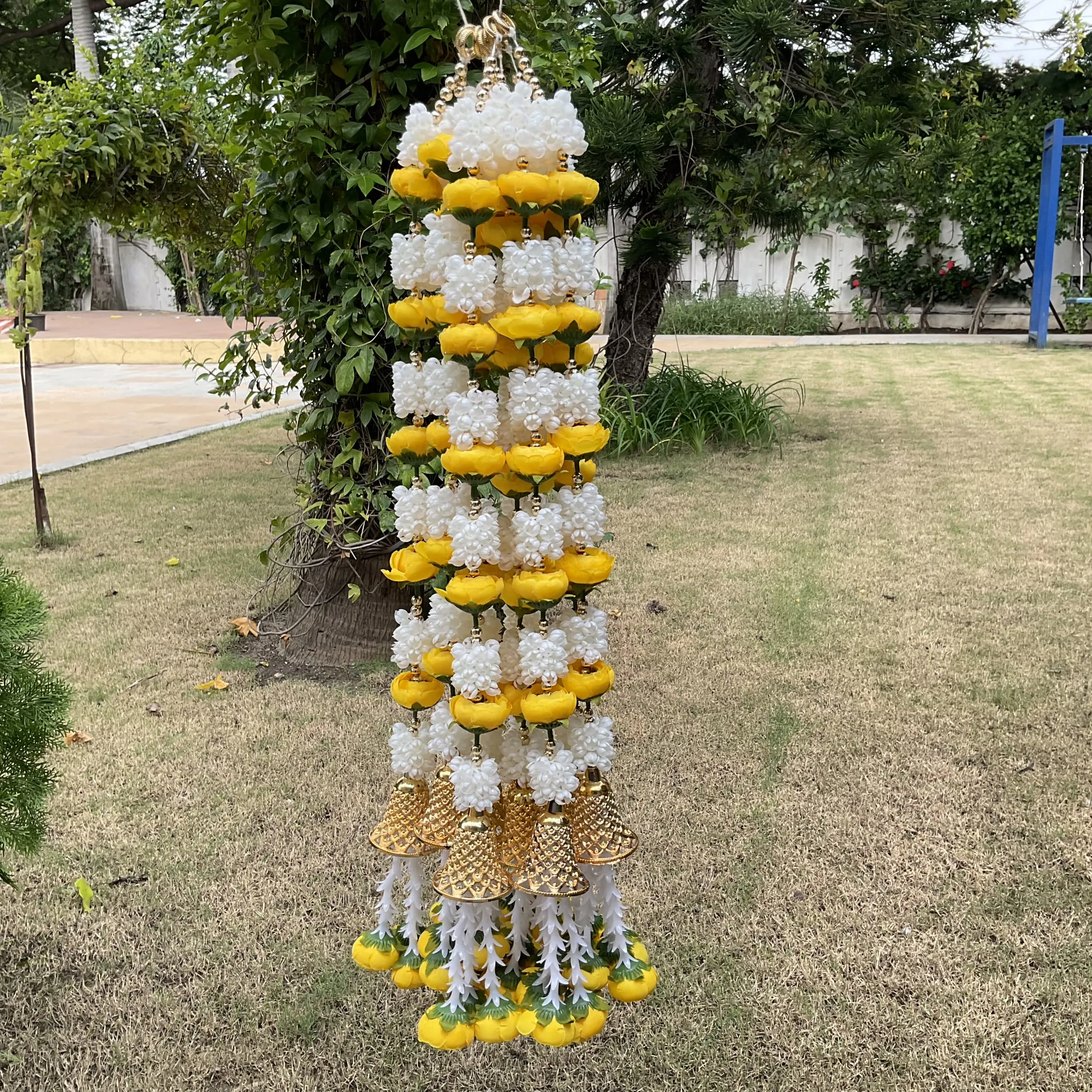 Yellow White Artificial Garland With Bell Set of 10 Pcs